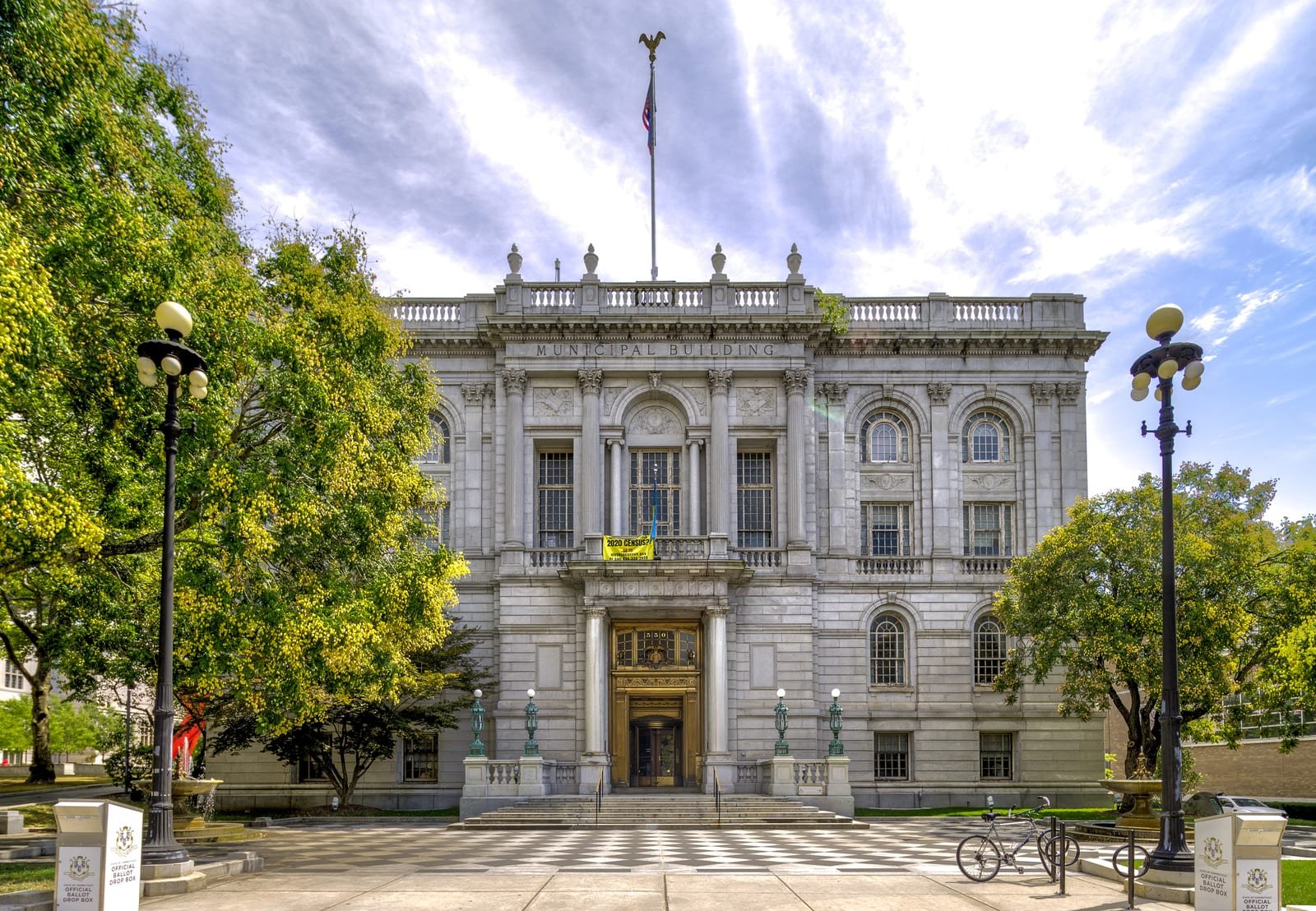 Illustrative image: the exterior of a US municipal building (city hall).